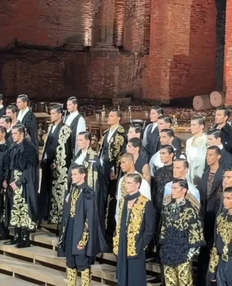 Объятия и танцы: Собчак показала кадры с показа Dolce & Gabbana Ксения Собчак,Dolce&Gabbana,Эрлинг Холланд,мода,показ,Сицилия,знаменитости