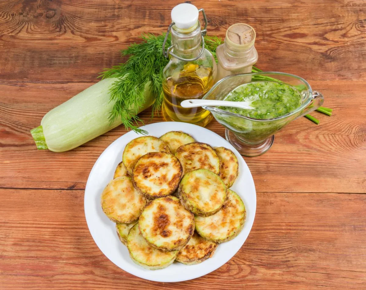Кабачки в кляре: рецепты с разными начинками Кабачки в кляре: рецепты с разными начинками кабачки, кляр, рецепты, сковорода, хрустящие, чеснок, сыр