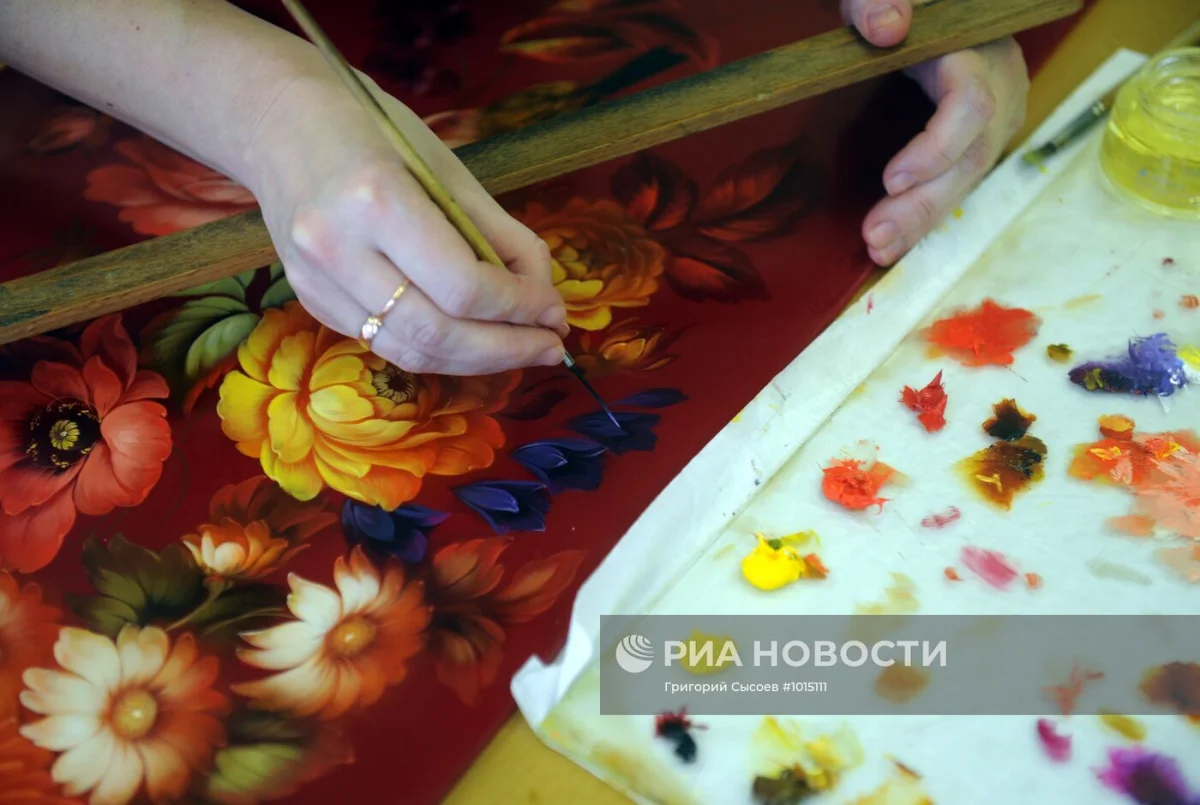 Жостово: как поднос стал модным аксессуаром жостово, народные промыслы, мода, коллаборации