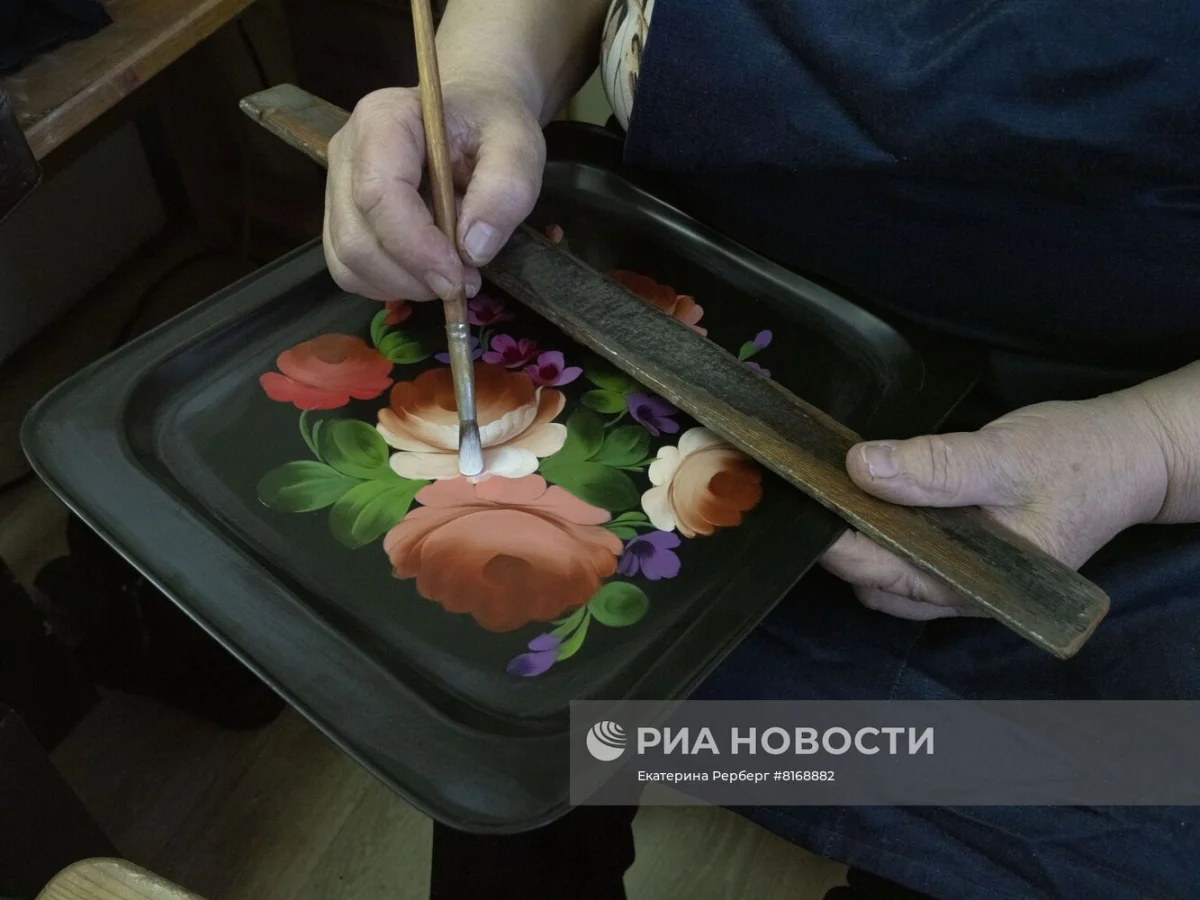 Жостово: как поднос стал модным аксессуаром жостово, народные промыслы, мода, коллаборации