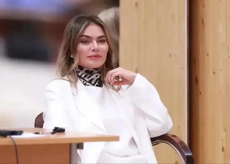 Алина Кабаева посетила тренировку сборной России по гимнастике Алина Кабаева посетила тренировку сборной России по гимнастике Алина Кабаева, гимнастика, спорт, сборная России, чемпионат мира