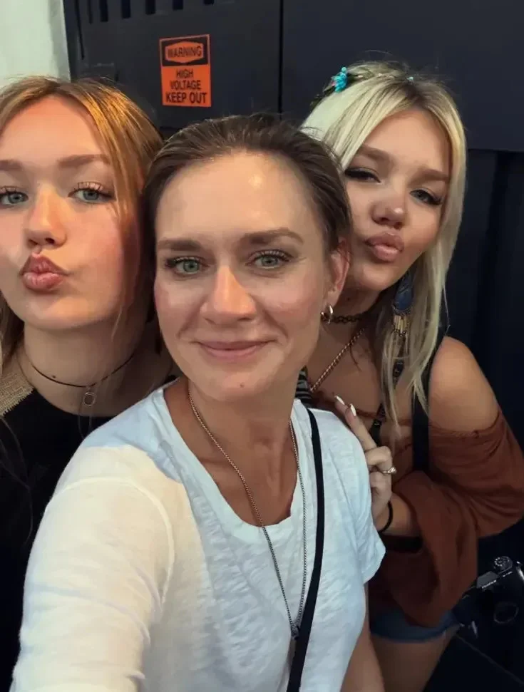 «Я верю, что мы еще встретимся»: Мария Машкова сделала неожиданное заявление о возвращении Мария Машкова, Владимир Машков, эмиграция, знаменитости, скандал, политика