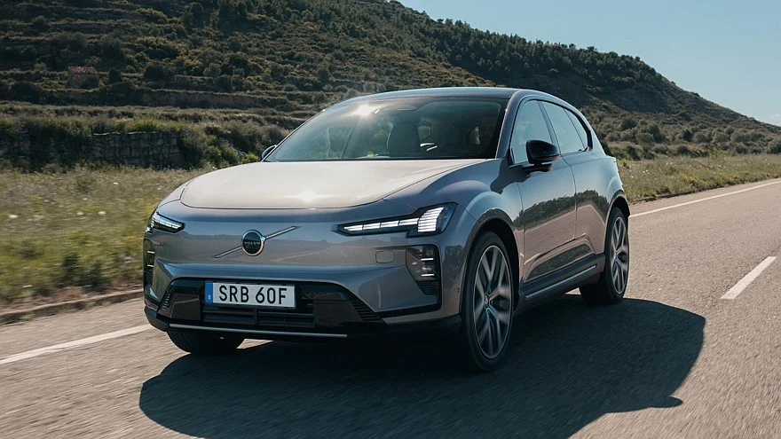 Volvo готовит новый электрический кроссовер EX50: известны сроки и цена Volvo готовит новый электрический кроссовер EX50: известны сроки и цена Volvo, EX50, электрокроссовер, новинка, 2027, цена, SPA3