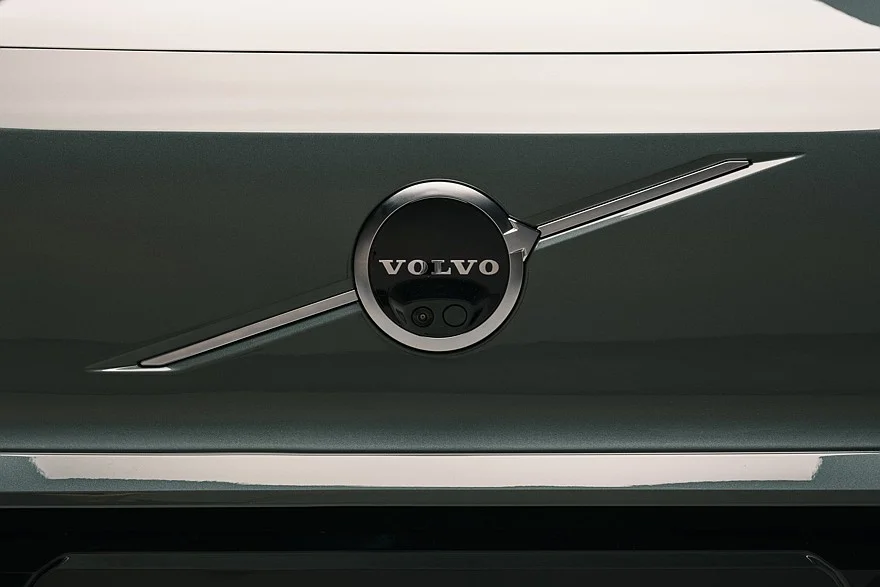 Volvo готовит новый электрический кроссовер EX50: известны сроки и цена Volvo готовит новый электрический кроссовер EX50: известны сроки и цена Volvo, EX50, электрокроссовер, новинка, 2027, цена, SPA3