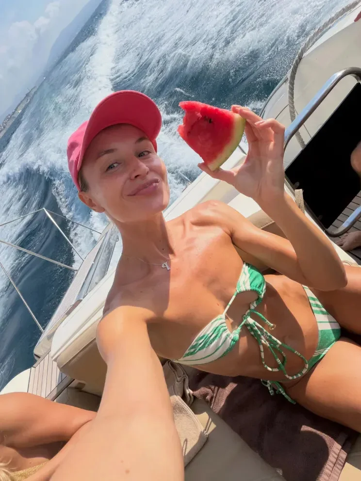 Полина Гагарина показала отдых на яхте с новым бойфрендом Полина Гагарина, Сергей Сметанин, Геленджик, яхта, отдых, шоу-бизнес, личная жизнь