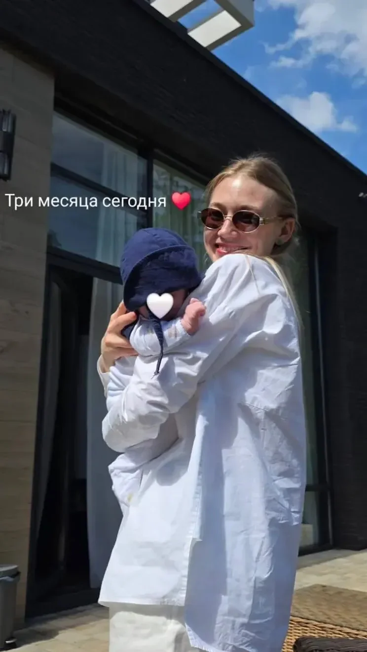Скрывали полгода: Козловский и Акиньшина показали лицо сына (но не совсем) Данила Козловский, Оксана Акиньшина, новости, семья, дети знаменитостей