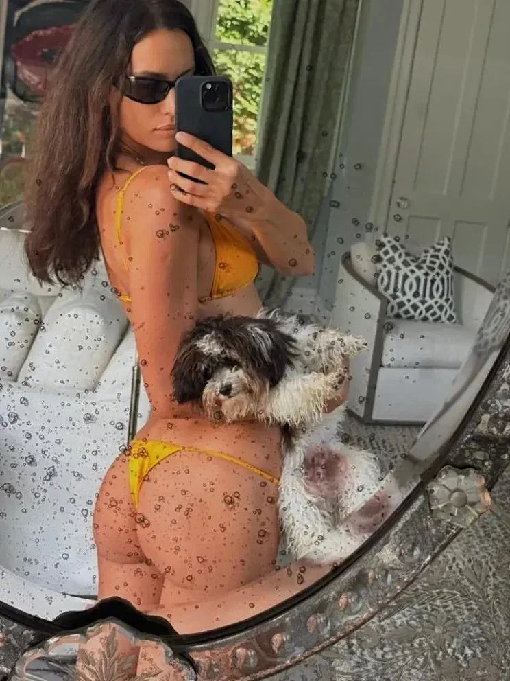 Ирина Шейк раскалила Instagram* откровенными снимками в бикини Ирина Шейк, шоу-бизнес, мода, фотосессия, знаменитости