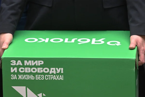 «Работают на Запад»: «Родина» требует снять «Яблоко» с выборов Политика, Выборы, Яблоко, Родина, Скандал