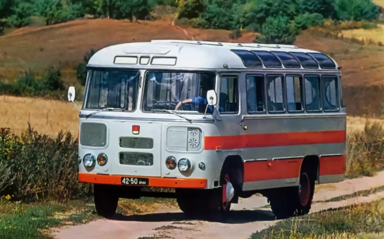 «Рабочая лошадка» советских дорог: всё о ПАЗ-672