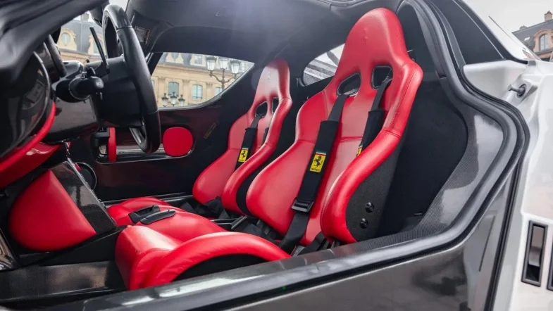 Серебряный Ferrari Enzo: один из девяти в мире уходит с молотка Ferrari, Enzo, аукцион, суперкар, коллекционные авто
