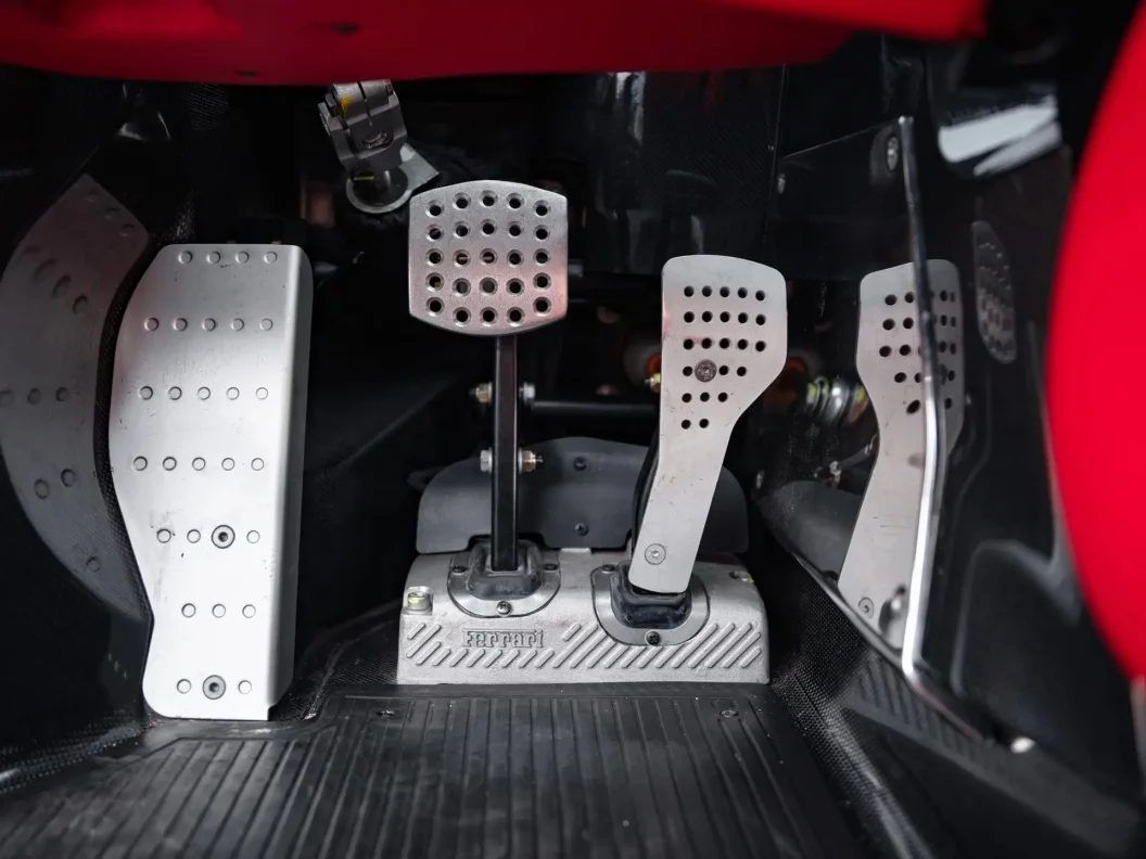 Серебряный Ferrari Enzo: один из девяти в мире уходит с молотка Ferrari, Enzo, аукцион, суперкар, коллекционные авто