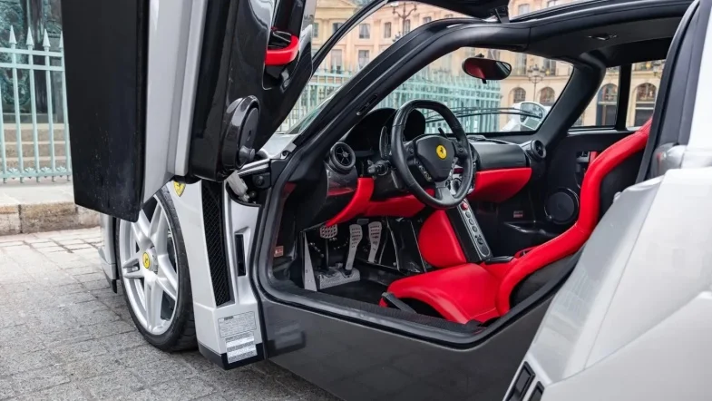Серебряный Ferrari Enzo: один из девяти в мире уходит с молотка Ferrari, Enzo, аукцион, суперкар, коллекционные авто