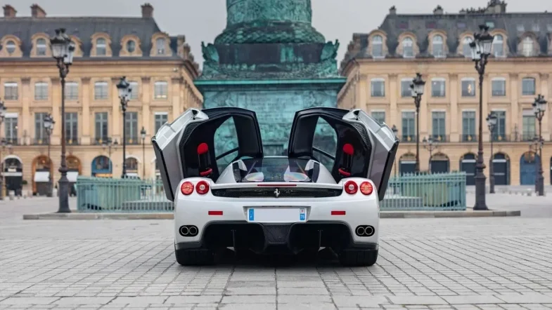 Серебряный Ferrari Enzo: один из девяти в мире уходит с молотка Ferrari, Enzo, аукцион, суперкар, коллекционные авто