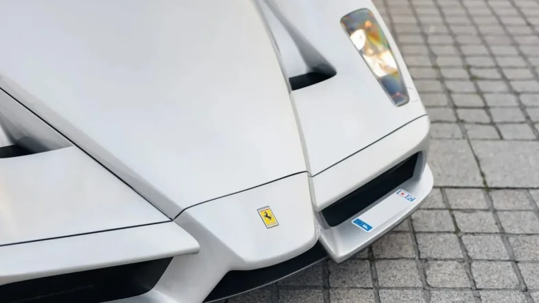 Серебряный Ferrari Enzo: один из девяти в мире уходит с молотка Ferrari, Enzo, аукцион, суперкар, коллекционные авто