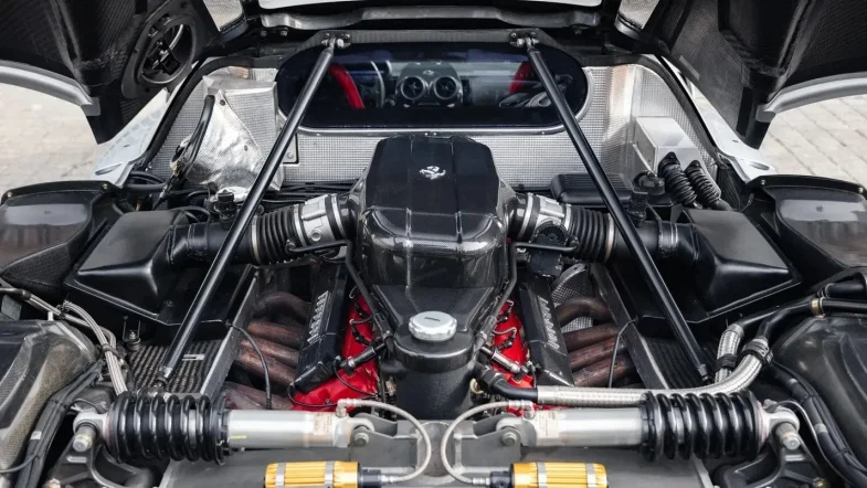 Серебряный Ferrari Enzo: один из девяти в мире уходит с молотка Серебряный Ferrari Enzo: один из девяти в мире уходит с молотка Ferrari, Enzo, аукцион, суперкар, коллекционные авто