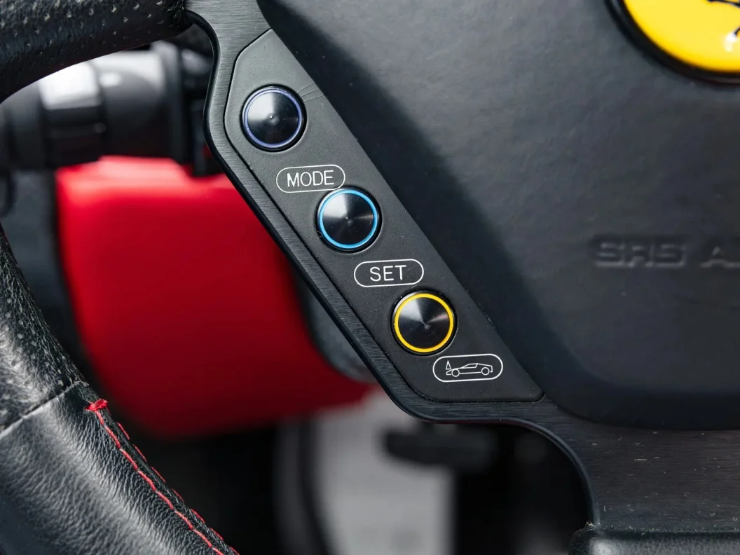 Серебряный Ferrari Enzo: один из девяти в мире уходит с молотка Ferrari, Enzo, аукцион, суперкар, коллекционные авто