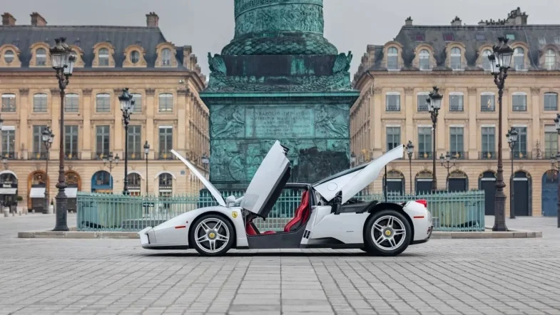 Серебряный Ferrari Enzo: один из девяти в мире уходит с молотка Ferrari, Enzo, аукцион, суперкар, коллекционные авто