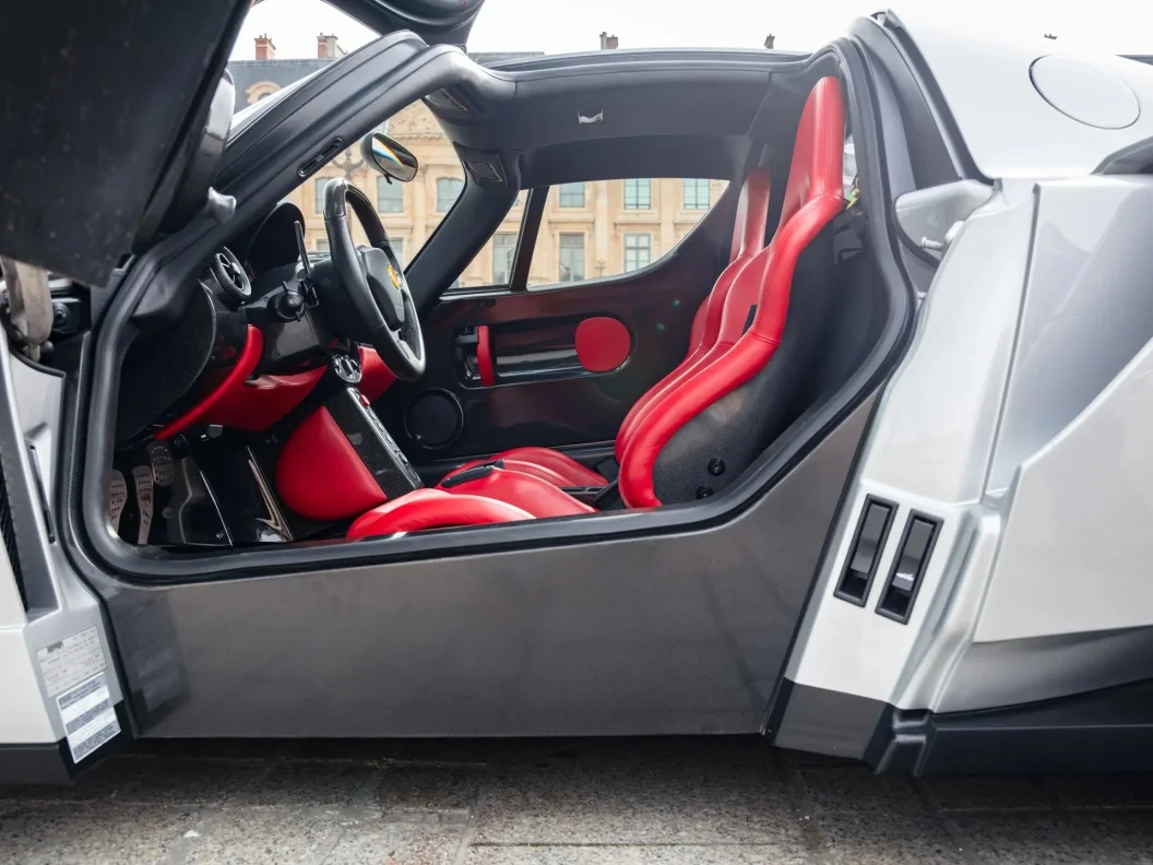 Серебряный Ferrari Enzo: один из девяти в мире уходит с молотка Ferrari, Enzo, аукцион, суперкар, коллекционные авто