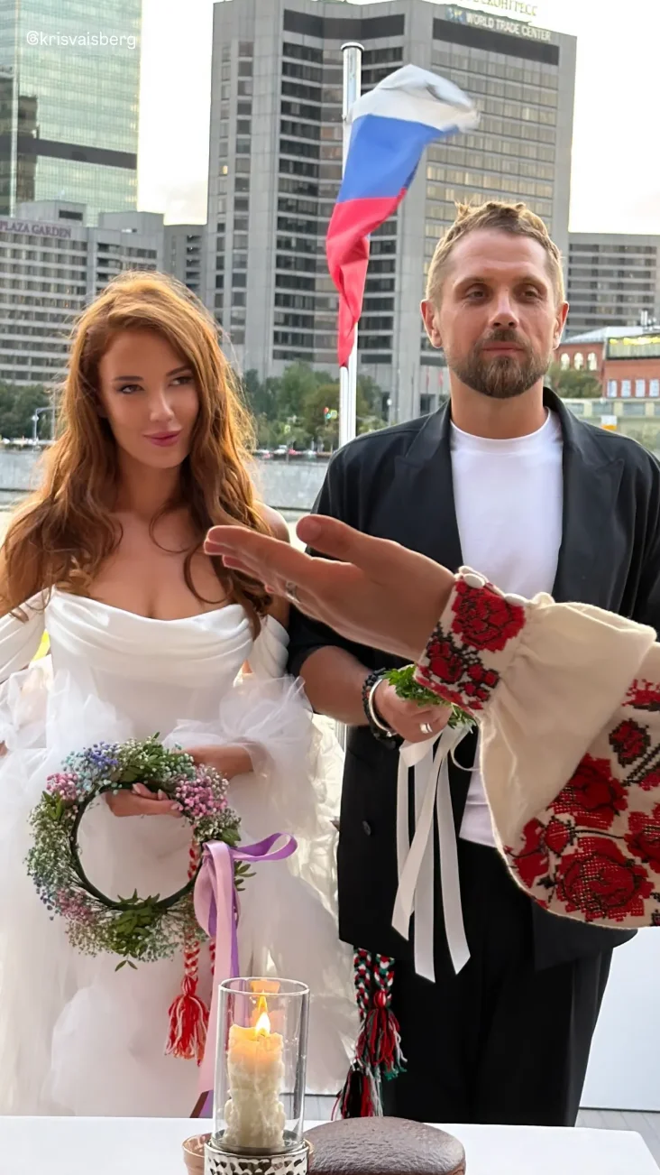 Не просто штамп в паспорте: как прошла необычная свадьба Романа Маякина Не просто штамп в паспорте: как прошла необычная свадьба Романа Маякина Роман Маякин, Кристина Вайсберг, свадьба, шоу-бизнес, Триггер, Сладкая жизнь