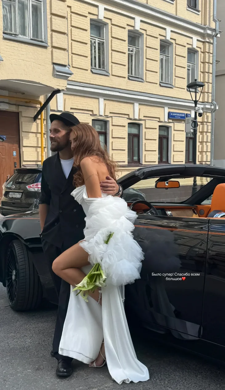 Не просто штамп в паспорте: как прошла необычная свадьба Романа Маякина Не просто штамп в паспорте: как прошла необычная свадьба Романа Маякина Роман Маякин, Кристина Вайсберг, свадьба, шоу-бизнес, Триггер, Сладкая жизнь