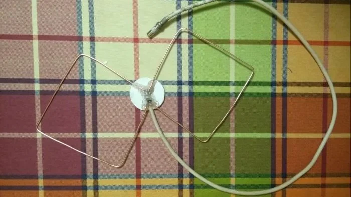 Двойной биквадрат: антенна для DVB-T2 из куска проволоки антенна, DVB-T2, своими руками, самоделка, телевидение, схема