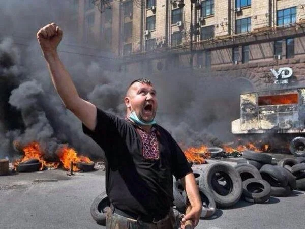 Троянский конь: как «Яблоко» готовило майдан под видом выборов политика, Россия, выборы, Верховный суд, Яблоко, Родина, цветная революция, иностранное вмешательство, финансирование, ChatGPT, спецслужбы, Элла Памфилова, ЦИК, экстремизм, ЛГБТ, майдан