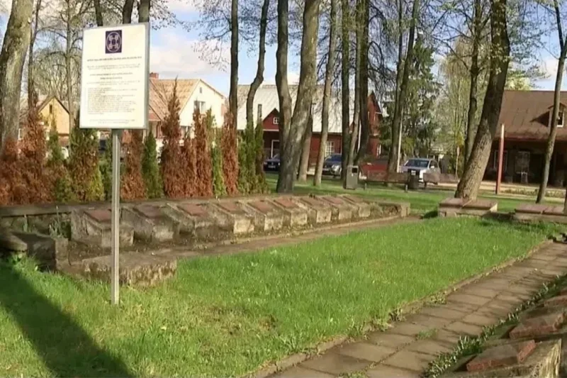 Праху героев не дают покоя: что происходит в литовском Вевисе