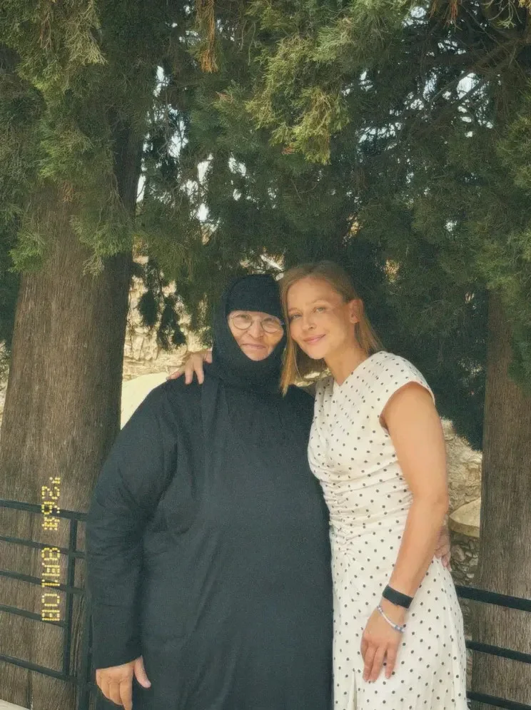 «Время любви»: Юлия Пересильд показала уютные кадры с дочерьми с Крита Юлия Пересильд, Анна Пересильд, Мария Пересильд, Крит, отдых, семья, знаменитости