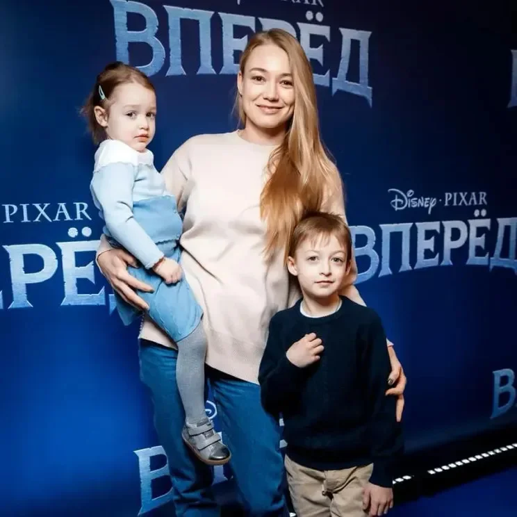 Оксана Акиньшина показала фигуру после четвертых родов Оксана Акиньшина, Данила Козловский, фигура, роды, звезды