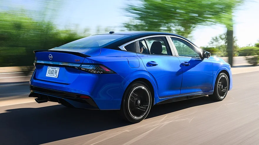 Седан Nissan Sentra обновился: появилась «тёмная» версия Седан Nissan Sentra обновился: появилась «тёмная» версия Nissan, Sentra, авто, новинки, Midnight Edition