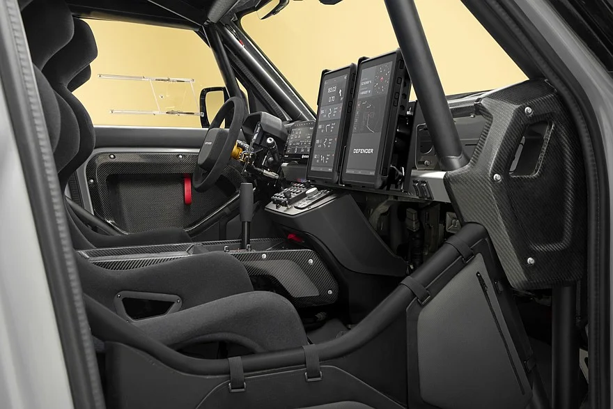 Создан для полетов: представлен самый мощный Defender Land Rover, Defender, Дакар, внедорожник, V8, новинка, авто