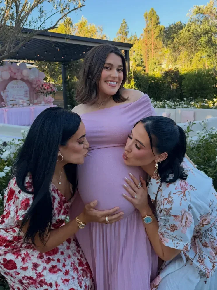 «Сумеречный» Джейкоб станет отцом: как прошел звездный baby shower «Сумеречный» Джейкоб станет отцом: как прошел звездный baby shower Тейлор Лотнер, Сумерки, Бэби шауэр, Знаменитости, Светская хроника