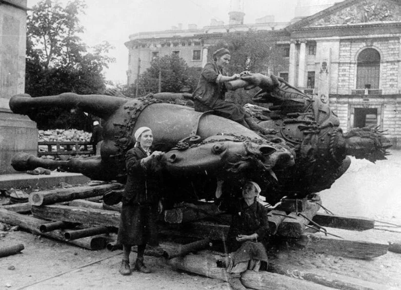 Как оживал Ленинград: фотолетопись 1945-1946 годов история, Ленинград, ретро, фотографии, война, Победа, архитектура, СССР