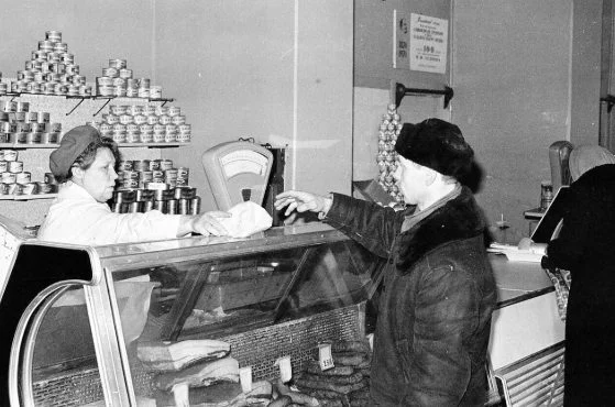 Советский гастрономический рай: как ели, когда ничего не было Советский гастрономический рай: как ели, когда ничего не было СССР, еда, история, майонез, ностальгия, дефицит, кулинария