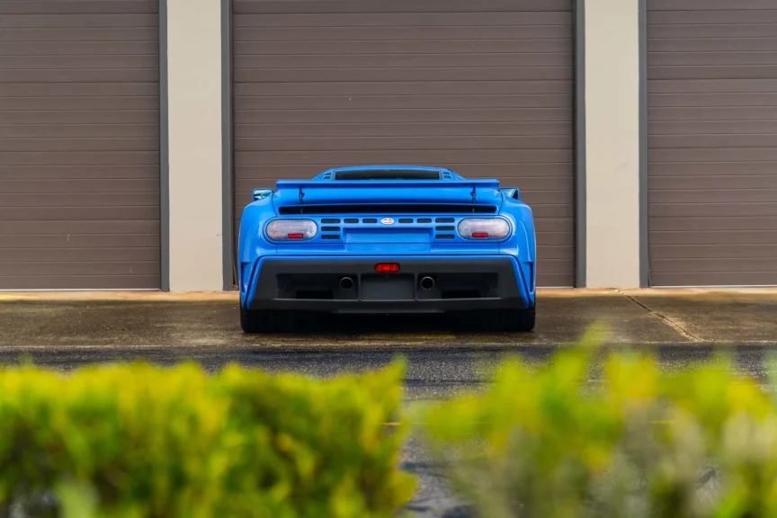 Найденный спустя 25 лет Bugatti EB110 SS уйдет с молотка Найденный спустя 25 лет Bugatti EB110 SS уйдет с молотка Bugatti, авто, аукцион, раритет, суперкар