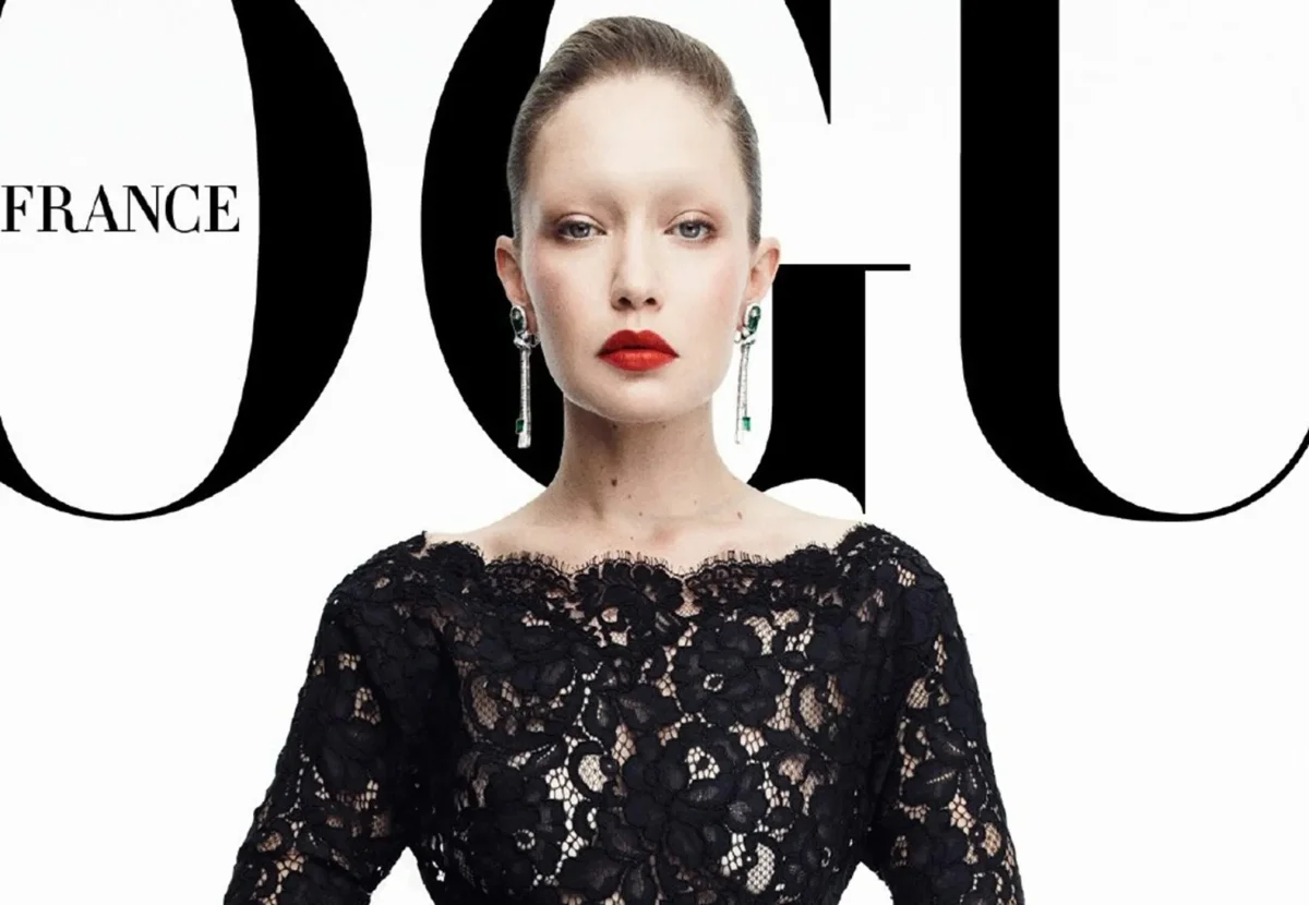 Джиджи Хадид разделась на обложке Vogue: брови и кружево