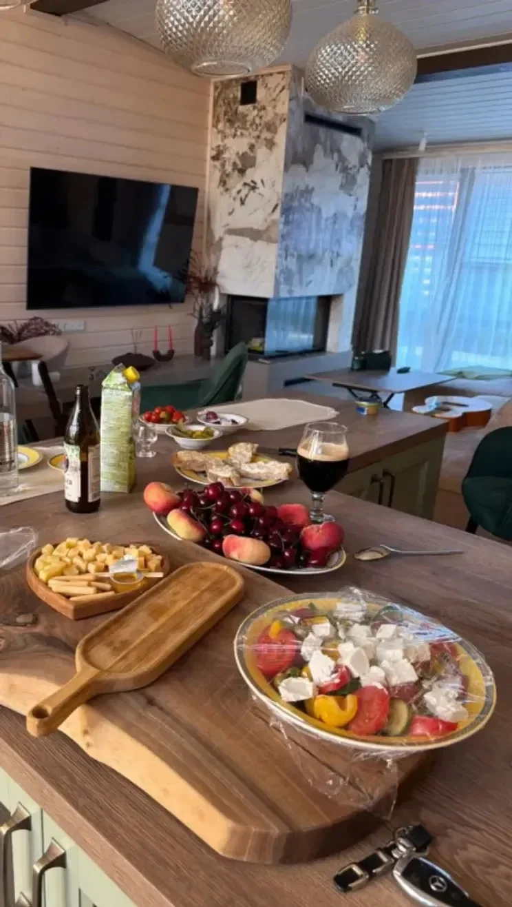 Звездные каникулы: кто и где проводит конец лета Звездные каникулы: кто и где проводит конец лета звезды, отдых, курорт, Линдси Лохан, Боярская, Ротару, Диброва, светская жизнь