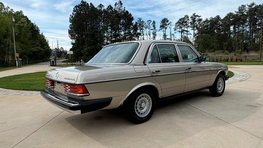 Идеальный Mercedes-Benz W123: пробег 29 000 км и шины 1985 года Mercedes-Benz, W123, ретро-авто, аукцион, капсула времени, дизель