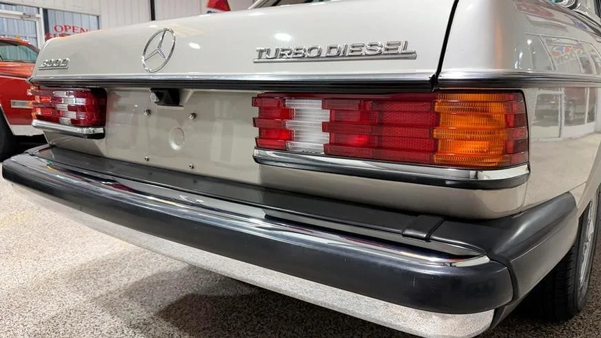 Идеальный Mercedes-Benz W123: пробег 29 000 км и шины 1985 года Mercedes-Benz, W123, ретро-авто, аукцион, капсула времени, дизель