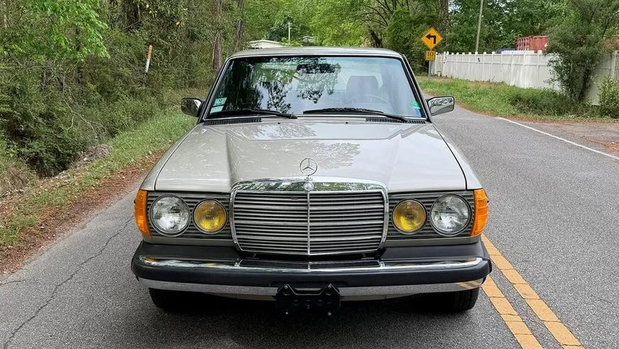 Идеальный Mercedes-Benz W123: пробег 29 000 км и шины 1985 года Mercedes-Benz, W123, ретро-авто, аукцион, капсула времени, дизель