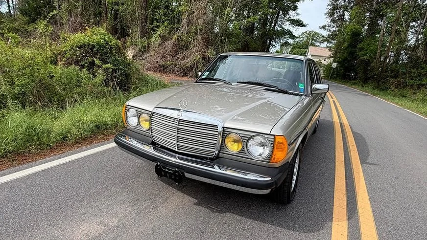 Идеальный Mercedes-Benz W123: пробег 29 000 км и шины 1985 года Mercedes-Benz, W123, ретро-авто, аукцион, капсула времени, дизель