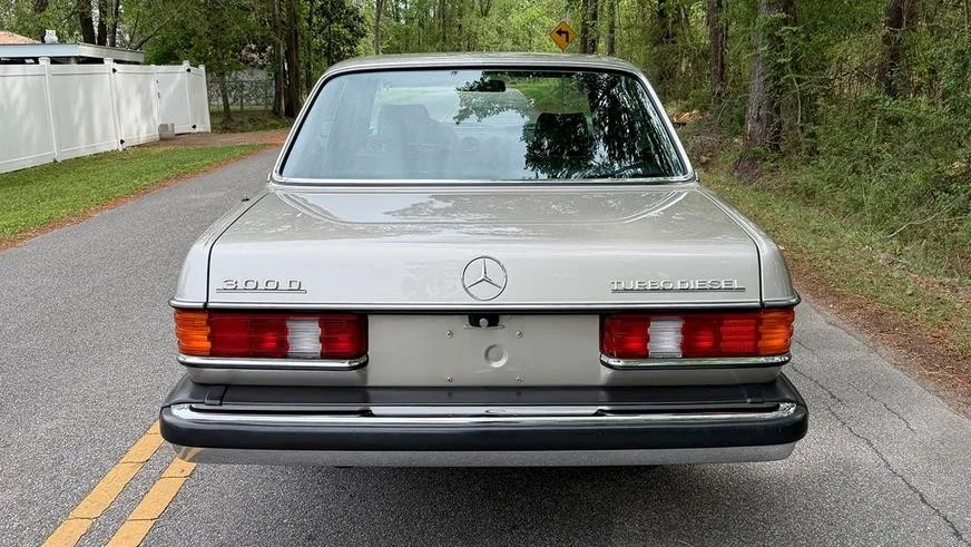 Идеальный Mercedes-Benz W123: пробег 29 000 км и шины 1985 года Mercedes-Benz, W123, ретро-авто, аукцион, капсула времени, дизель