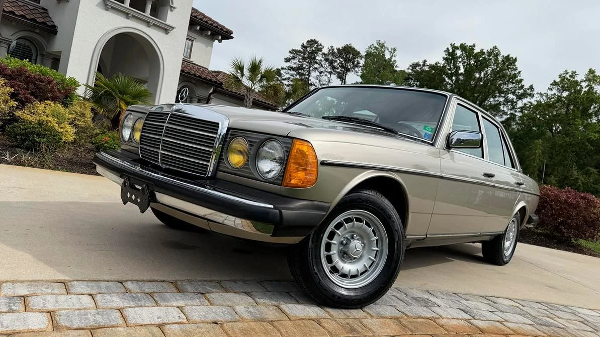 Идеальный Mercedes-Benz W123: пробег 29 000 км и шины 1985 года