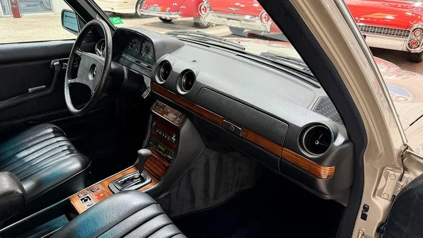 Идеальный Mercedes-Benz W123: пробег 29 000 км и шины 1985 года Mercedes-Benz, W123, ретро-авто, аукцион, капсула времени, дизель