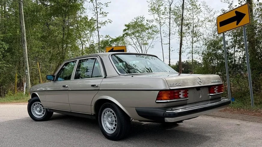 Идеальный Mercedes-Benz W123: пробег 29 000 км и шины 1985 года Mercedes-Benz, W123, ретро-авто, аукцион, капсула времени, дизель