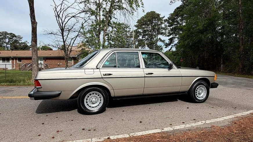 Идеальный Mercedes-Benz W123: пробег 29 000 км и шины 1985 года Mercedes-Benz, W123, ретро-авто, аукцион, капсула времени, дизель