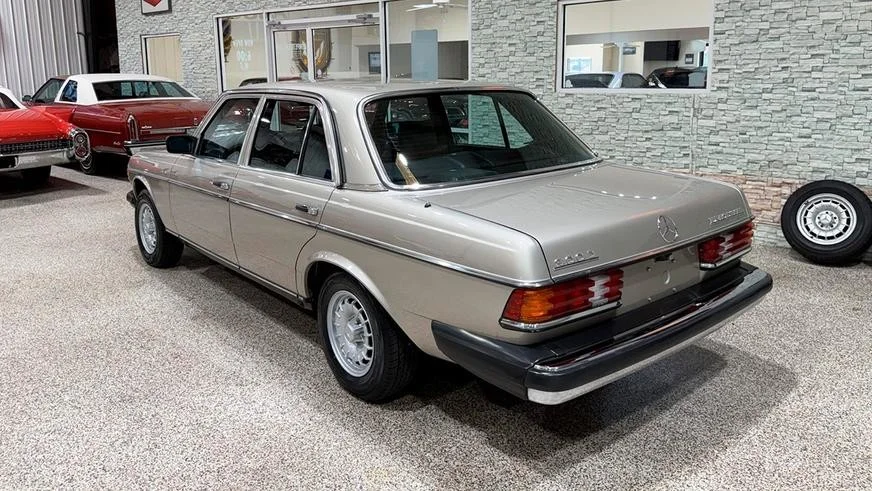 Идеальный Mercedes-Benz W123: пробег 29 000 км и шины 1985 года Mercedes-Benz, W123, ретро-авто, аукцион, капсула времени, дизель