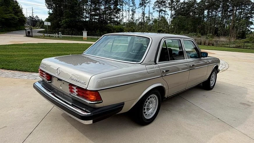 Идеальный Mercedes-Benz W123: пробег 29 000 км и шины 1985 года Mercedes-Benz, W123, ретро-авто, аукцион, капсула времени, дизель