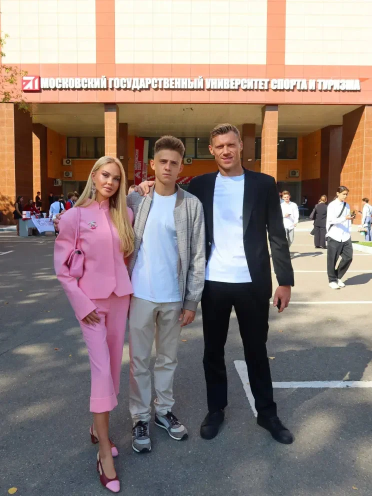 Звездный букет: как селебрити проводили детей в школу 1 сентября, звезды, дети, школа, знаменитости