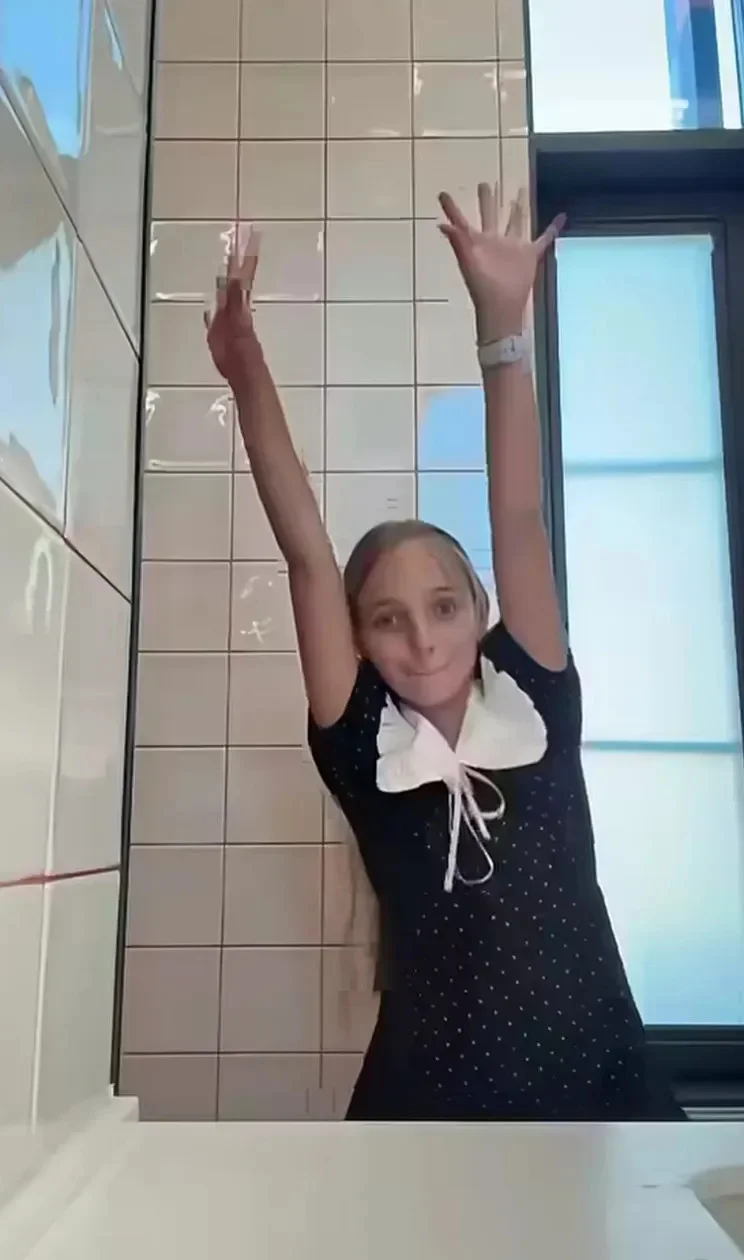 «Настоящий ребёнок»: Навка показала эмоции дочери перед школой Татьяна Навка, Надежда Пескова, Дмитрий Песков, школа, учебный год